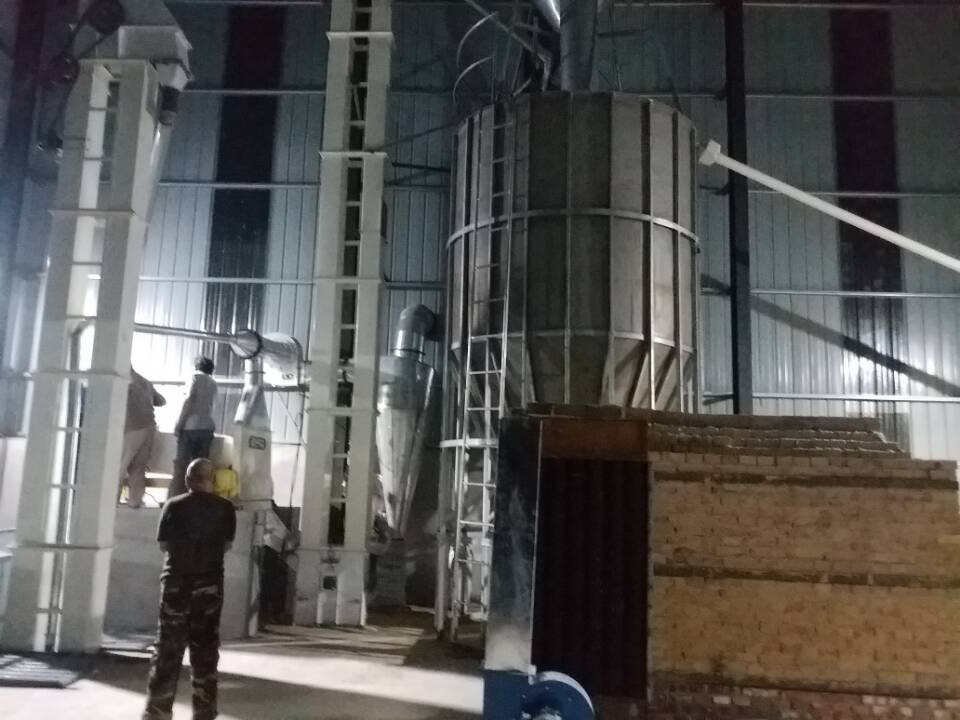 河北武安糧食烘干機(jī)加班調(diào)試中